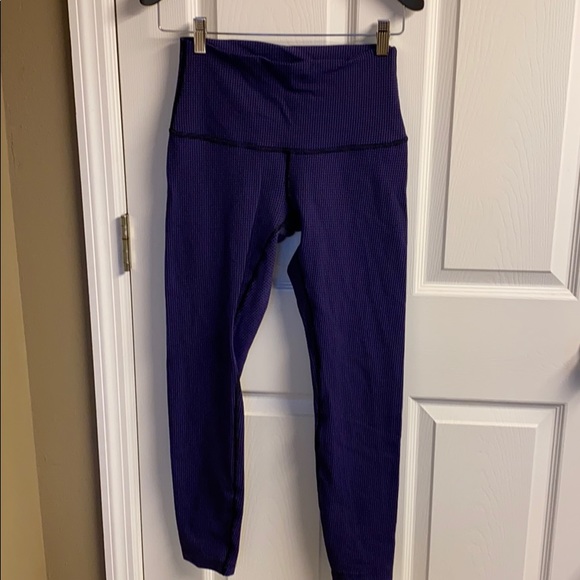 Lululemon mid rise leggings size 6 - Picture 4 of 5